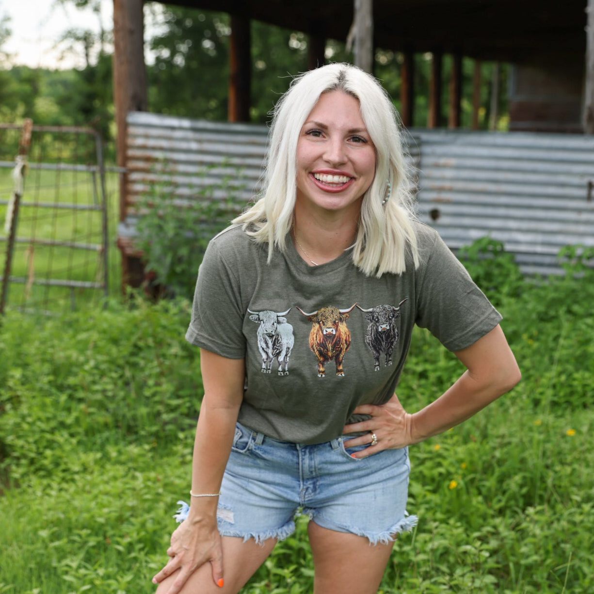 Tres Longhorns Graphic Tee