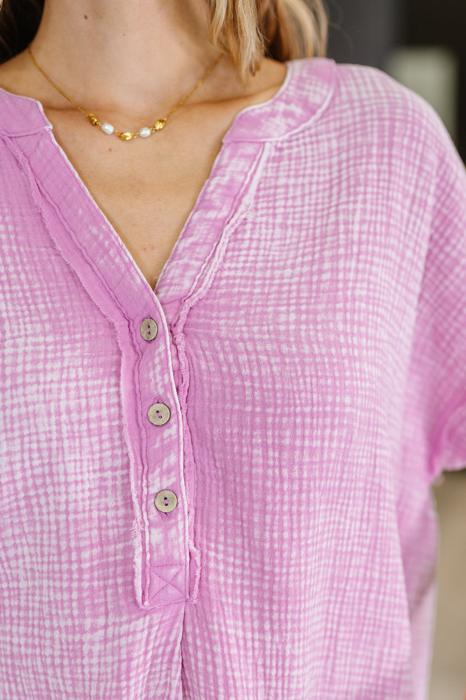 Basic Fade V-Neck Acid Wash Top in Mauve