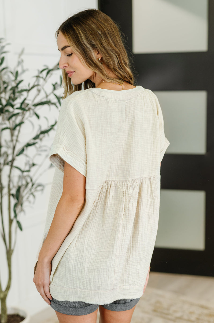 Basic Fade V-Neck Acid Wash Top in Sand Beige