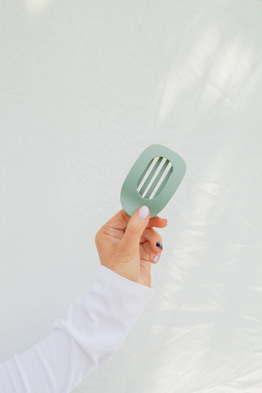 Circle Cutout Flat Claw Clip