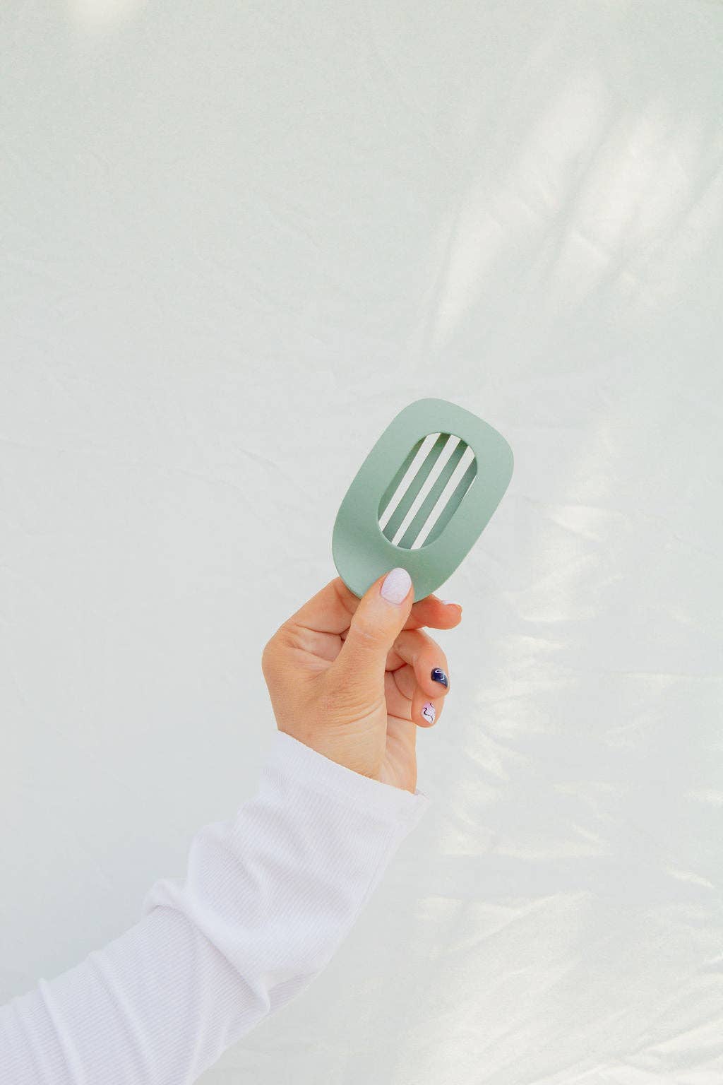 Circle Cutout Flat Claw Clip